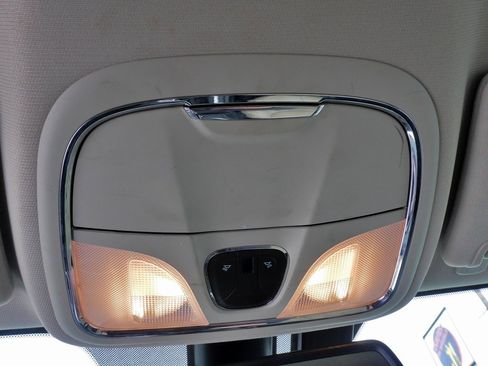 Used 2018 Jeep Cherokee Limited image 30