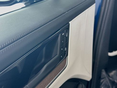 New 2025 Porsche Cayenne GTS image 19