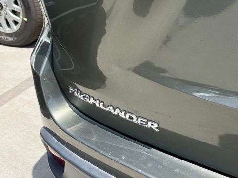 Used 2014 Toyota Highlander Limited Platinum FWD image 4
