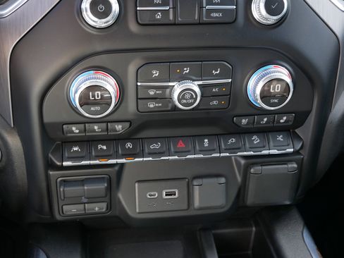 Used 2019 GMC Sierra 1500 Denali w/ Denali Ultimate Package AWD/4WD image 23