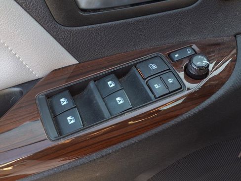 Used 2018 Toyota Sienna Limited Premium w/ Carpet Mat Package image 20