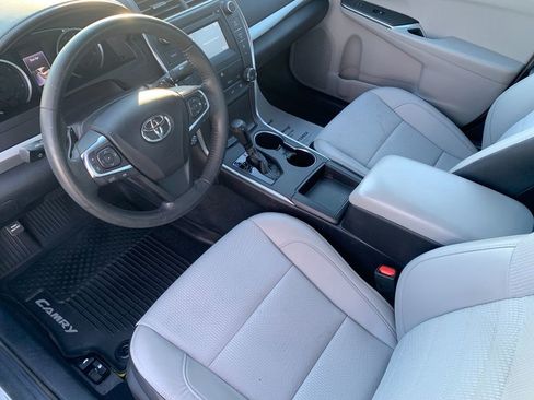 Used 2017 Toyota Camry SE image 6