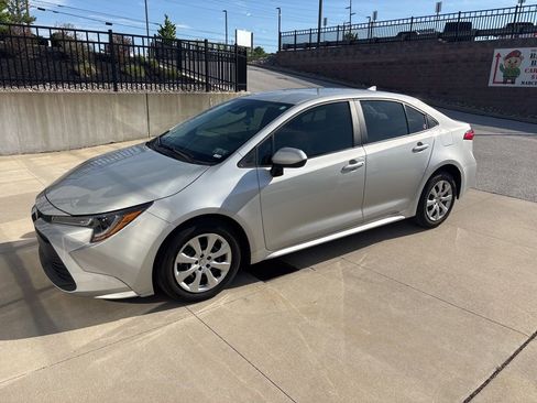 Used 2024 Toyota Corolla LE FWD image 2