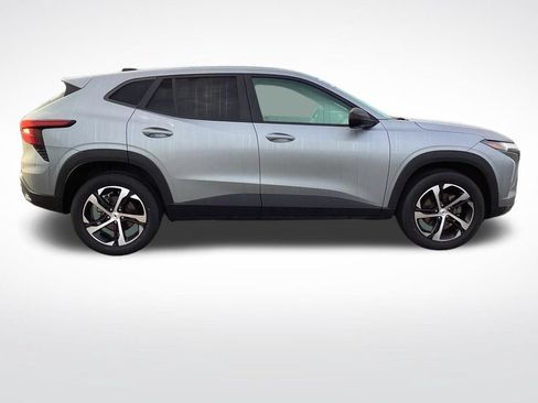 Used 2024 Chevrolet Trax RS FWD image 11