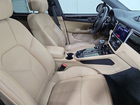 Used 2024 Porsche Macan image 27