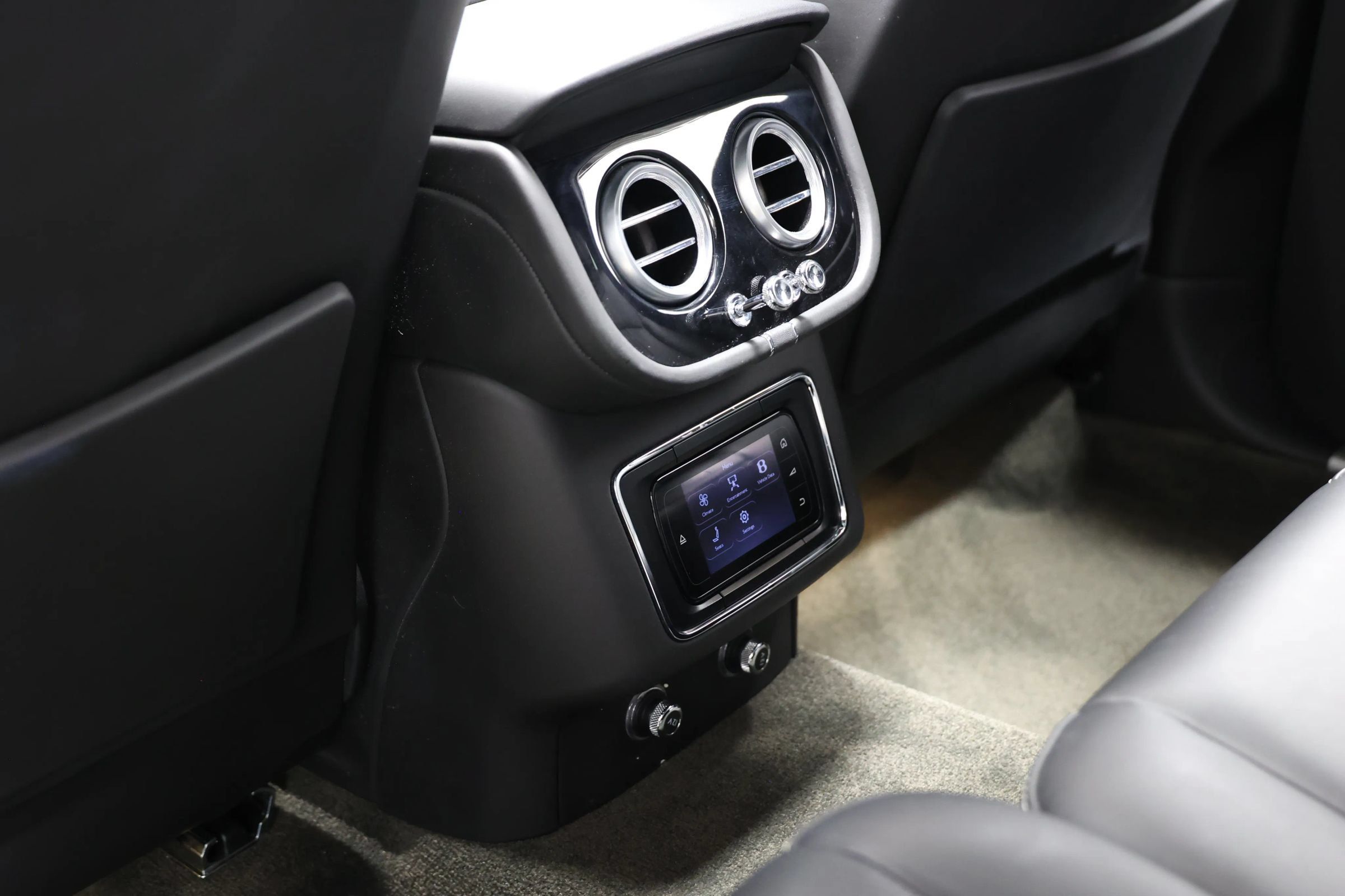 Used 2018 Bentley Bentayga Onyx Edition AWD/4WD image 67