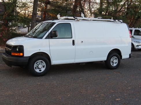 Used 2015 Chevrolet Express 2500 image 2