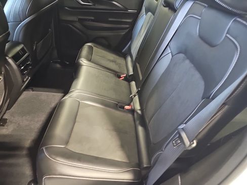 Used 2023 Jeep Grand Cherokee Altitude AWD/4WD image 13