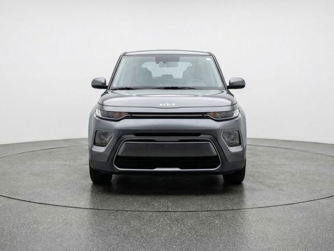 Used 2025 Kia Soul LX w/ LX Technology Package FWD image 2