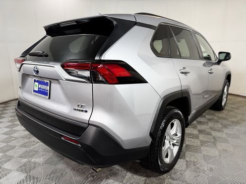 Used 2020 Toyota RAV4 LE image 7