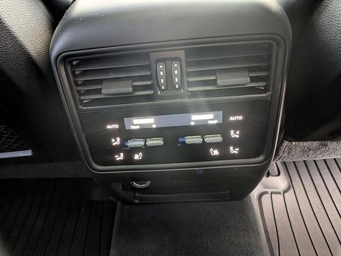 Used 2024 Porsche Cayenne image 39