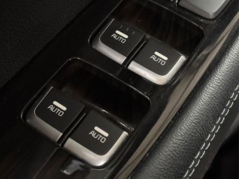 Used 2020 Kia Sorento LX image 28