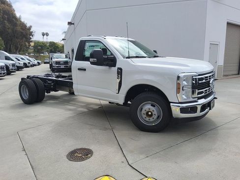 New 2026 Ford F350 XL w/ XL Chrome Package RWD image 16