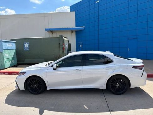 Used 2021 Toyota Camry XSE FWD image 9