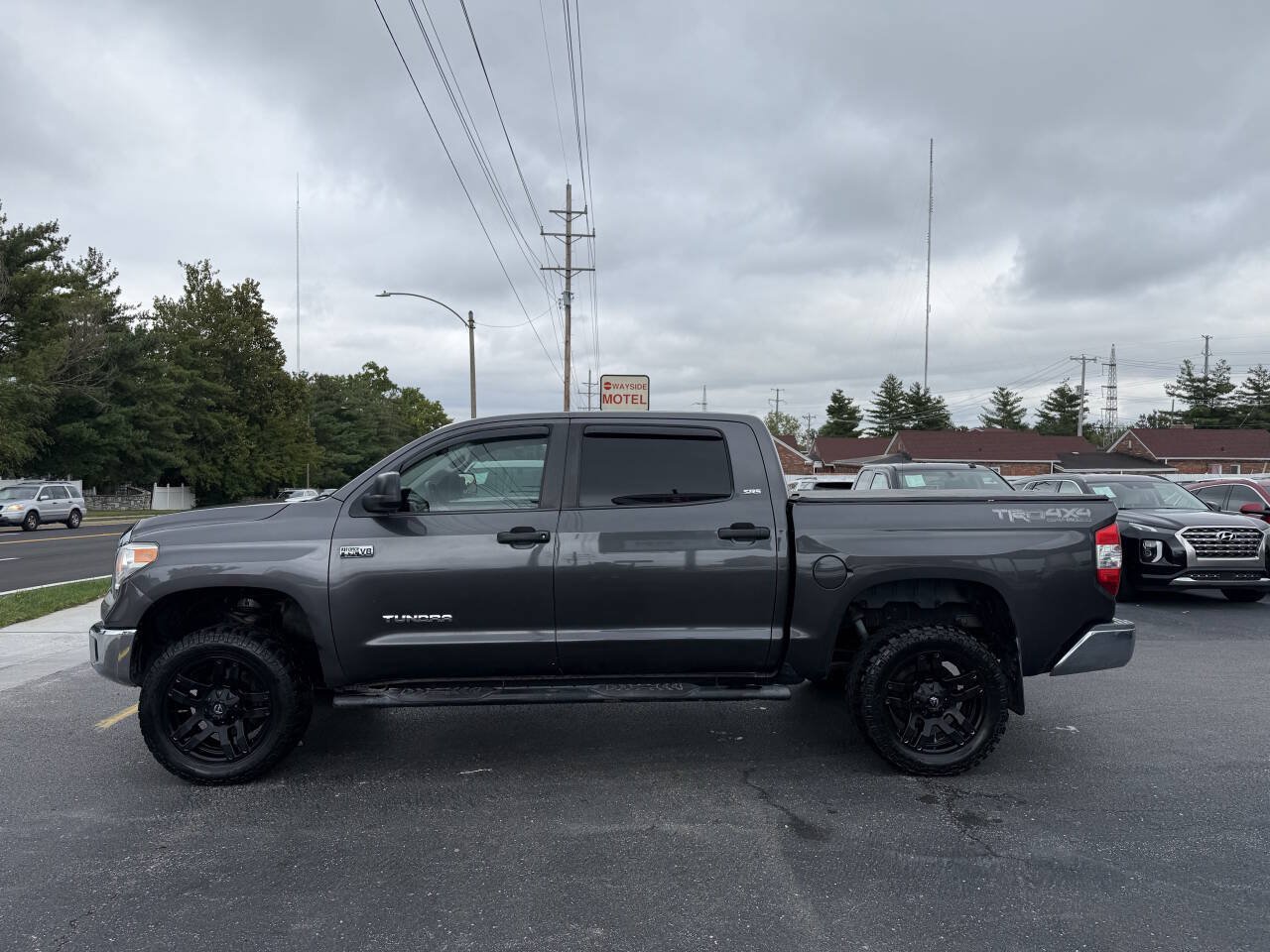 Used 2016 Toyota Tundra SR5 w/ TRD Off Road Package AWD/4WD image 4