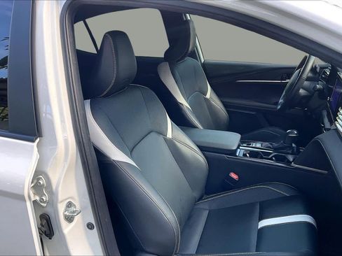 Used 2025 Toyota Camry SE image 8