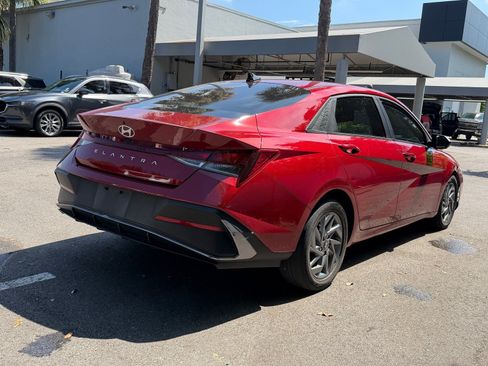 Used 2024 Hyundai Elantra SEL FWD image 7