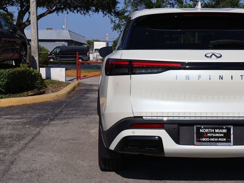 Used 2023 INFINITI QX60 Luxe w/ Vision Package FWD image 17