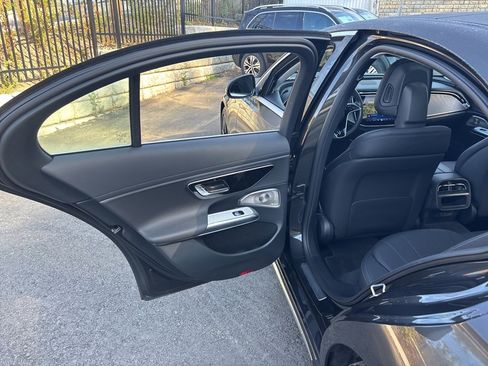 Used 2025 Mercedes-Benz E 350 4MATIC Sedan image 11