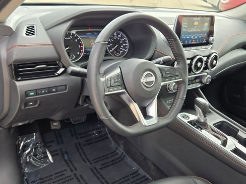Used 2025 Nissan Sentra SR w/ SR Premium Package FWD image 21