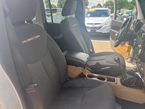 Used 2017 Jeep Wrangler Unlimited Rubicon w/ Connectivity Group AWD/4WD image 35