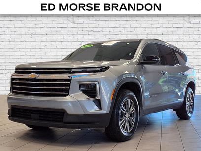 Used 2025 Chevrolet Traverse LT