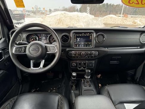 Used 2023 Jeep Gladiator Overland image 14