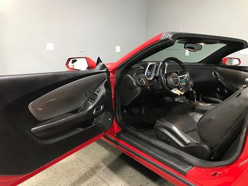 Used 2011 Chevrolet Camaro LT RWD image 17