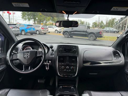 Used 2014 Dodge Grand Caravan SXT FWD image 27