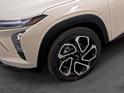 New 2026 Chevrolet Trax RS w/ Sunroof Package FWD image 7