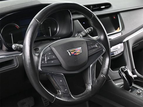Used 2022 Cadillac XT5 Luxury image 9
