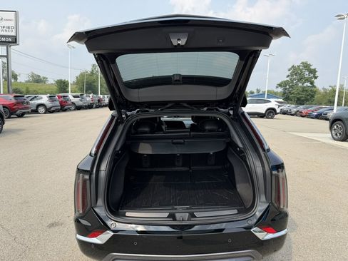 Certified 2025 Cadillac Optiq Luxury 2 w/ LPO, Floor Liner Package AWD/4WD image 12