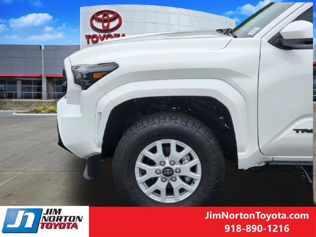 Used 2026 Toyota Tacoma SR5 AWD/4WD image 9
