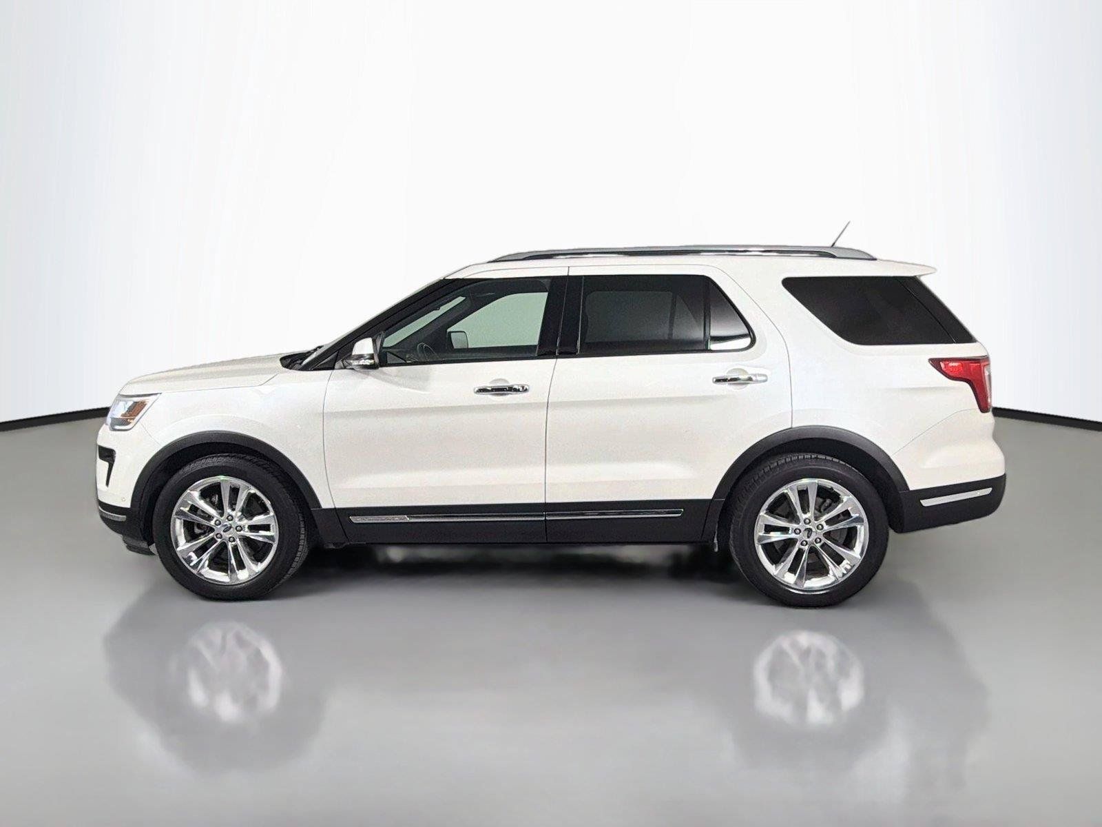 Used 2018 Ford Explorer Limited w/ Equipment Group 301A FWD image 8