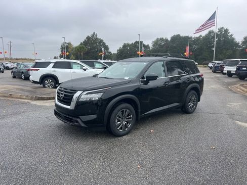 New 2025 Nissan Pathfinder SV image 3