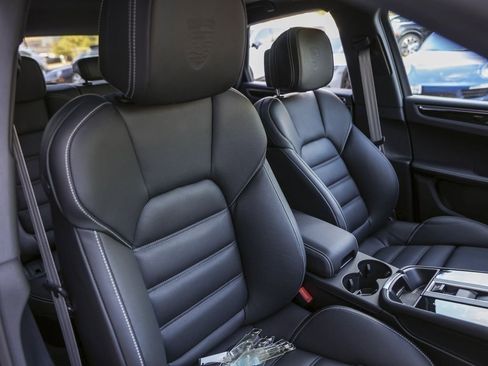 Certified 2026 Porsche Macan Turbo AWD/4WD image 41