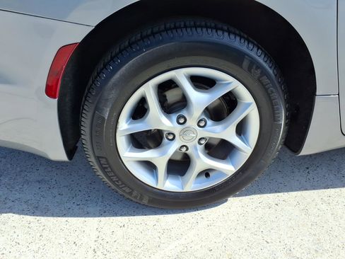 Used 2020 Chrysler Pacifica Limited image 6