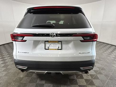 Used 2025 Toyota Grand Highlander AWD Hybrid image 3