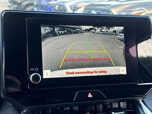 Certified 2024 Toyota Venza LE image 19