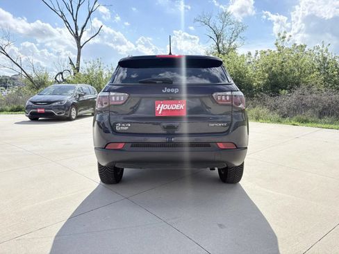 Used 2017 Jeep Compass Sport w/ Cold Weather Group AWD/4WD image 5