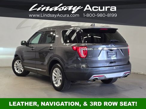 Used 2017 Ford Explorer XLT w/ Equipment Group 202A FWD image 4