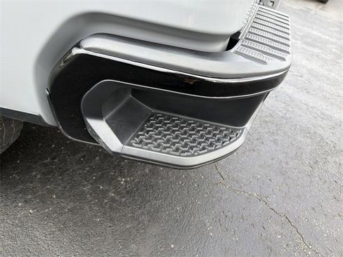 Used 2024 Chevrolet Silverado 1500 LT Trail Boss w/ Convenience Package II image 8