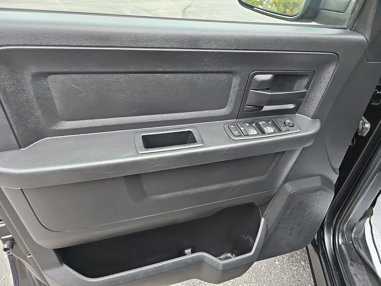 Used 2016 RAM 1500 4x4 Crew Cab image 19