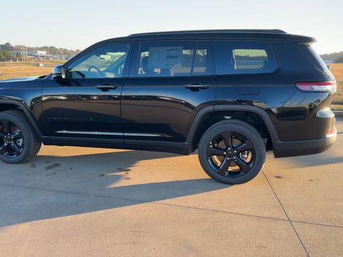 New 2025 Jeep Grand Cherokee L Altitude image 6