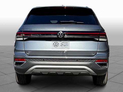 New 2025 Volkswagen Taos SE FWD image 4