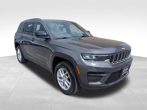 Used 2025 Jeep Grand Cherokee Laredo X w/ Luxury Tech Group I AWD/4WD image 12
