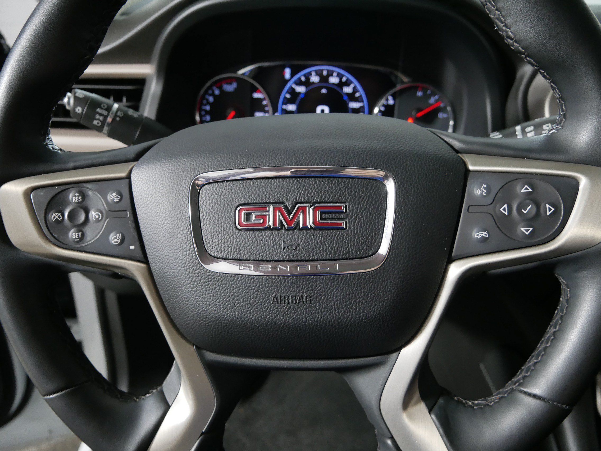 Used 2023 GMC Acadia Denali w/ Denali Ultimate Package AWD/4WD image 25