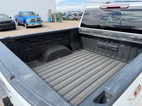 Used 2023 GMC Sierra 1500 SLE AWD/4WD image 9