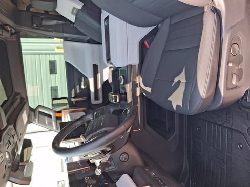 Used 2024 GMC Hummer EV 2X AWD/4WD image 9