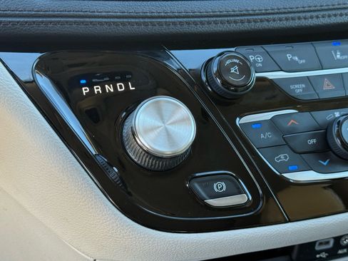 Used 2017 Chrysler Pacifica Limited w/ Advanced Safetytec Group image 23